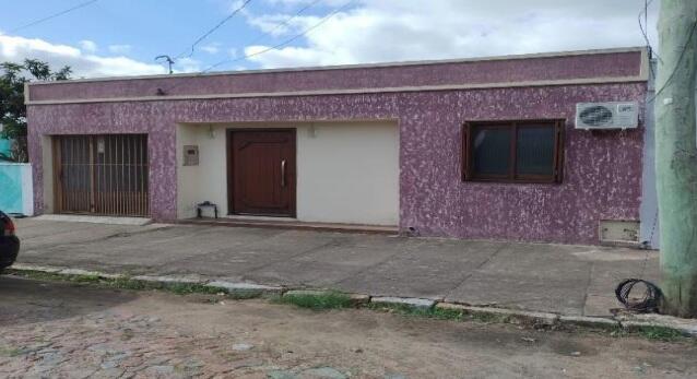 Casa em Pedro Osório, Centro, Av. Bento Gonçalves, 124 Centro, RS. Área: 87m2