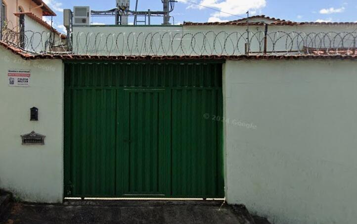 Casa em Belo Horizonte, Bairro Santa Amélia, Rua Olinda Ferreira Lopes, Nºs 20 E 26 Bairro Santa Amélia, MG. Área: 162.3m2