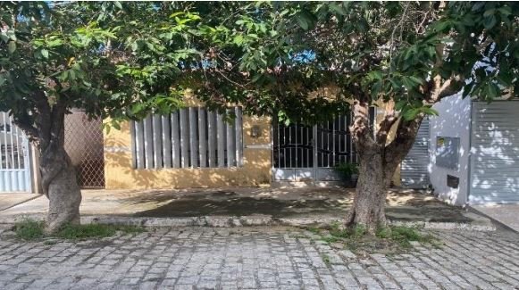 Casa em Jucurutu, Centro, Rua Professor João Bezerra, 132, Centro, RN. Área: 97.5m2