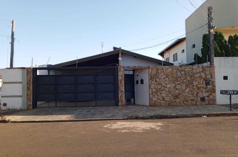 Casa em Bauru, Parque Jardim Europa, Rua Aviador Ribeiro De Barros, 5-40, Parque Jardim Europa, SP. Área: 165.81m2