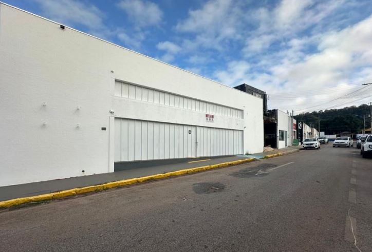 Comercial em Arenápolis, Centro, Rua Joaquim Murtinho, 69, Centro, MT. Área: 393.13m2 - imagem 0