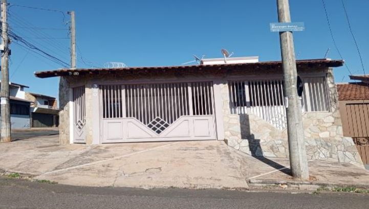 Casa em Bauru, Vila Industrial, Rua Domingos Bertoni, 3-80, Vila Industrial, SP. Área: 135.92m2