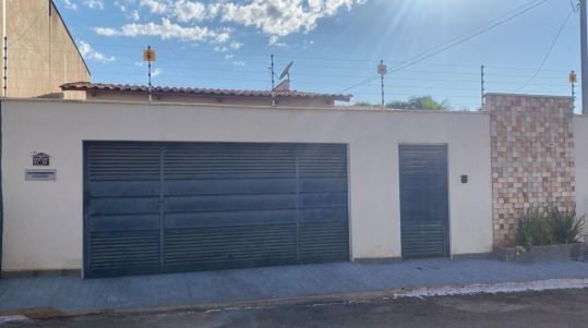 Casa em Carmo do Rio Verde, Vila Reis, Avenida Nativo Da Natividade De Oliveira, 84, Vila Reis, GO. Área: 167.94m2