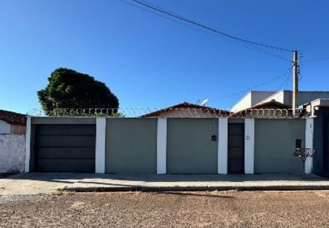 Casa em Ituiutaba, Universitário, Rua Antônio Altef , 77 Lt 16 da Qd 09 - Universitário, MG. Área: 207.7m2 - imagem 0
