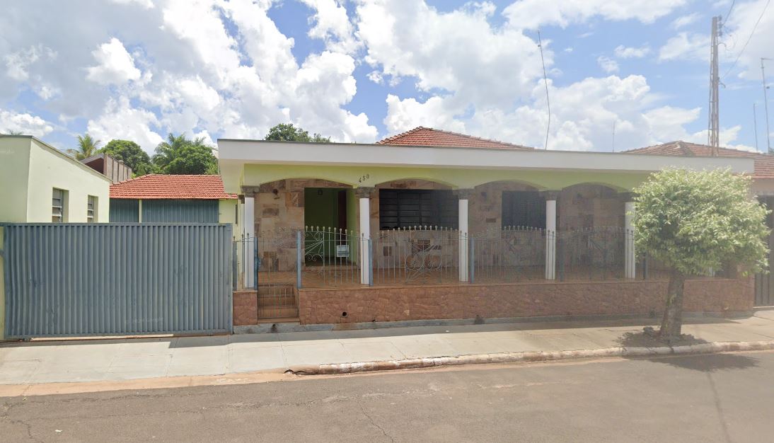 Casa em Santa Ernestina, Centro, Rua João Batista Caporici , 450 - Centro, SP. Área: 294.9m2
