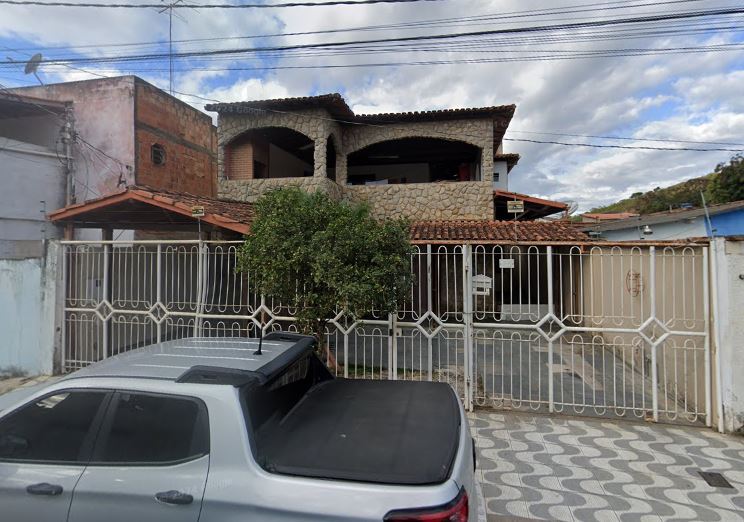 Casa em Teófilo Otoni, Castro Pires, Rua H , 45 Lt 08 da Qd 07 - Castro Pires, MG. Área: 249.93m2