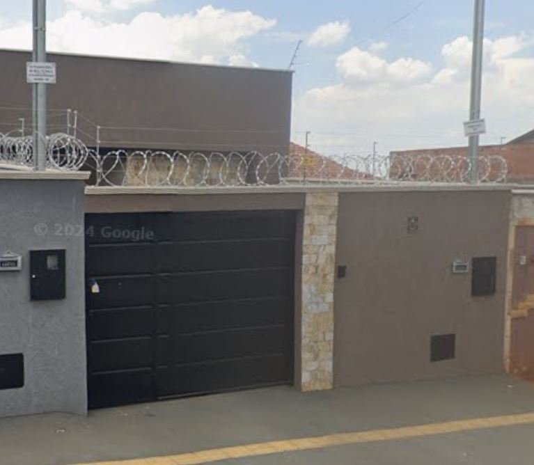 Casa em Goiânia, Jd Presidente, Av. Presidente Dutra Lt 11 da Qd 06 - Jd Presidente, GO. Área: 110m2