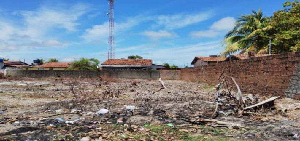 Terreno em Goiana, Praia Do Catuama, Av. Projetada Lt 33 da Qd 05 - Praia Do Catuama, PE. Área: 360m2