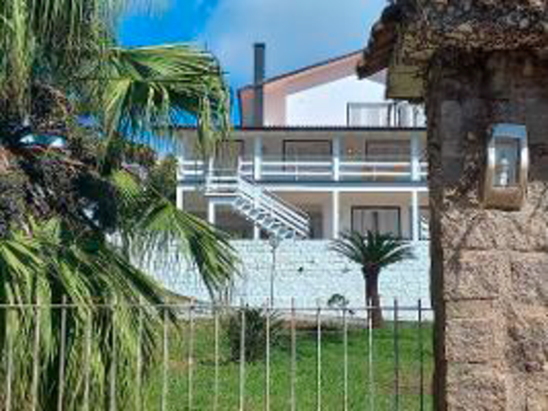 Casa em Viamão, Loteamento Vila Tarumã, Rua Mario Telles Ferreira 498 (lotes 10, 11, 40 E 41 Da Quadra 46). Loteamento Vila Tarumã, RS. Área: 394.85m2