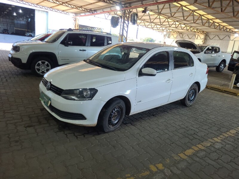 Volkswagen - Voyage 1.0 - 2014  /  2014