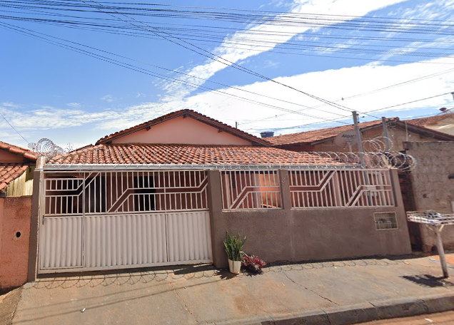 Casa em Canápolis, JORGE DE PAULA GOUVEIA, Rua Antônio Queiroz Sobrinho, (lt. 03, Qd. 07) 37 Jorge De Paula Gouveia, MG. Área: 130.49m2