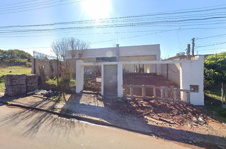 Casa em Cruz Alta, Jardim Petrópolis Ii 2º Etapa, Rua Gabriel Carvalho (cadastro Municipal Consta Nº 1386) - Lt. 05 E Parte Do Lt. 06 Da Qd. 8 1086 Jardim Petrópolis Ii 2º Etapa, RS. Área: 172m2