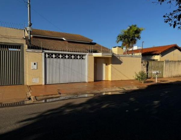 Casa em Rio Verde, Setor Pauzanes, Rua Maria Madalena (lote 12, Quadra 114) S/n Setor Pauzanes, GO. Área: 223.19m2