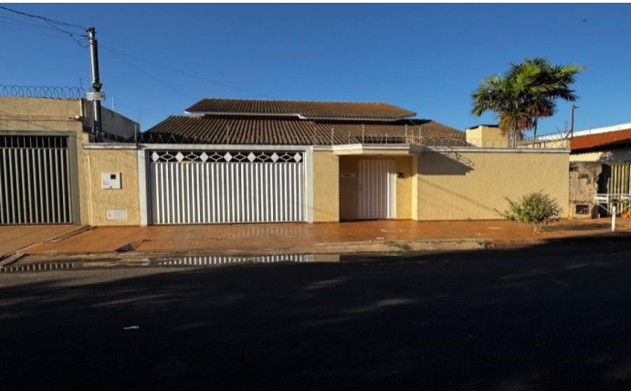 Casa em Rio Verde, Setor Pauzanes, Rua Maria Madalena (lote 12, Quadra 114) S/n Setor Pauzanes, GO. Área: 223.19m2 - imagem 0