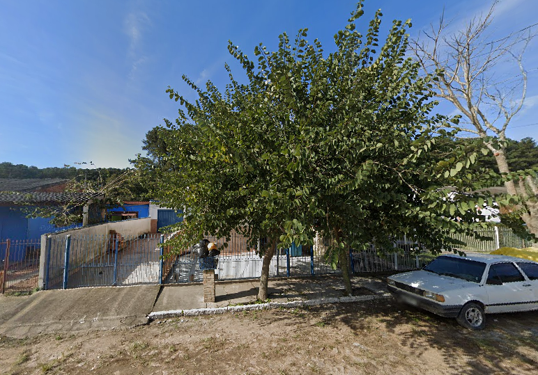 Casa em Guaíba, Passo Fundo, Avenida Bom Retiro (lt. 18, Qd. B) 136 Passo Fundo, RS. Área: 144.61m2