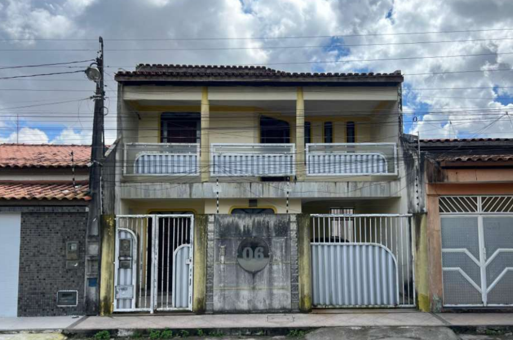 Casa em Feira de Santana, Tomba, Rua Caminho 40, Quadra 42, Setor B - Tomba, BA. Área: 207.61m2
