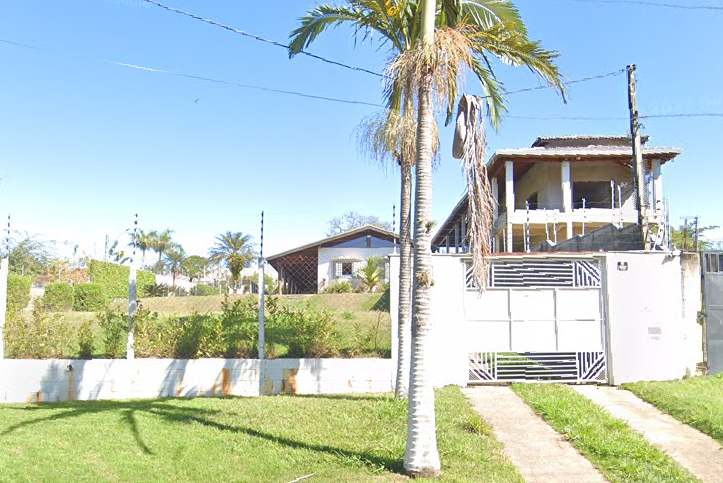 Casa em Americana, Balneário Riviera, Rua Quinto Ferramola (lt. 01, Qd. C) 465 Balneário Riviera, SP. Área: 200.89m2