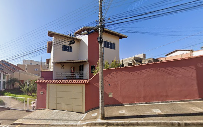 Casa em Poços de Caldas, Jardim Das Hortências, Rua Divino Alves Da Silva 451 Jardim Das Hortências, MG. Área: 212.98m2