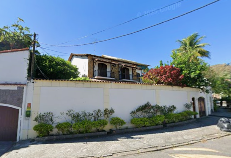 Casa em Rio de Janeiro, Jacarepaguá, Estrada Do Bananal 1753 Jacarepaguá, RJ. Área: 409m2