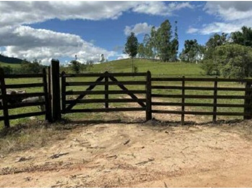 Imóvel rural em Silvianópolis, Zona Rural, Estrada Vicinal s/nº  - Área Rural e suas benfeitorias - Zona Rural, MG. Área: 375100m2