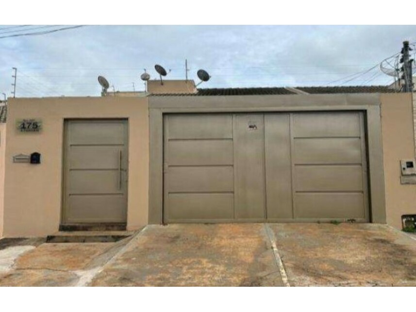 Casa em Catalão, Setor Paineiras, Rua 2003 175 - Casa n° 01 (Parte do Lote 08 da Quadra 30) - Setor Paineiras, GO. Área: 119.72m2
