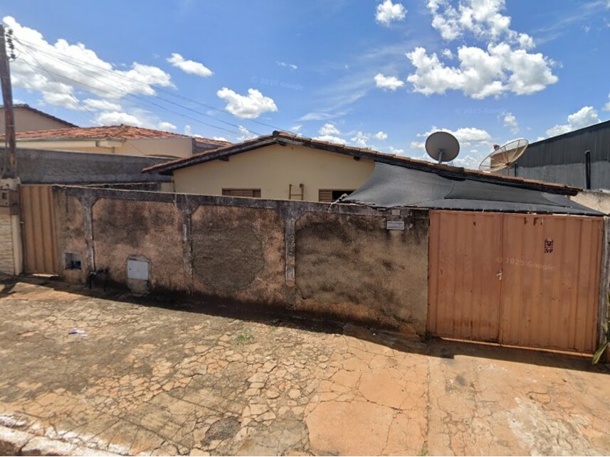 Casa em Orizona, Campo Formoso, Rua Santana 42 - Casa (Lote 03 da Quadra 18) - Campo Formoso, GO. Área: 238.9m2
