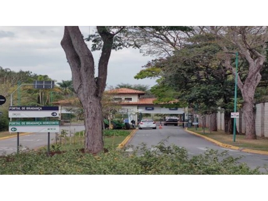 Casa em Bragança Paulista, Condomínio Residencial Fazenda Santa Helena, Alameda Braga 121 - Casa (Lote 12 da Quadra 11). - Condomínio Residencial Fazenda Santa Helena, SP. Área: 289.77m2