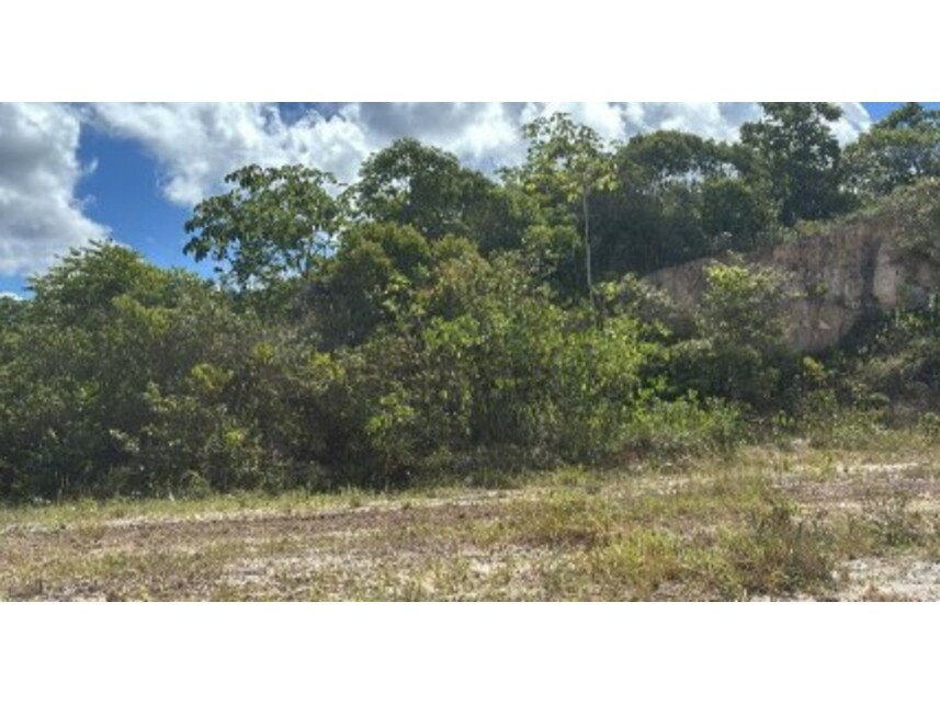 Terreno em Candeias, Distrito Industrial, Rua Fazenda Mamão s/n° - Terreno - Distrito Industrial, BA. Área: 2465.7m2