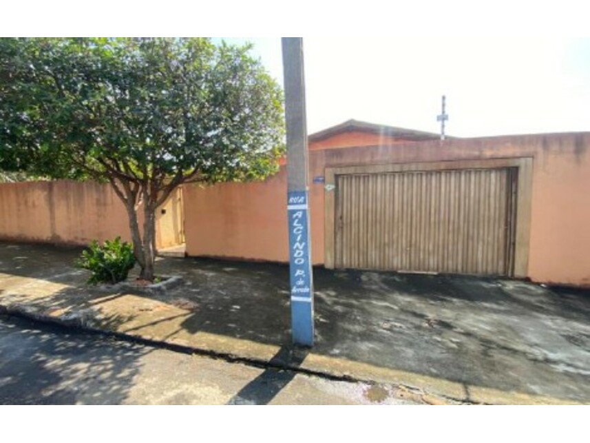 Casa em Nova Londrina, Centro, Rua Alcindo Pinto de Arruda 188 - Casa (Lote 11/12-A) - Centro, PR. Área: 235.5m2